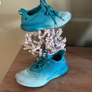 Adidas alph bounce sneakers. Sz 8.5 good condition